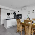 Luxury Lotus - Free Parking *