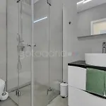 Lägenhet Luxury Lotus - Free Parking