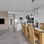 Luxury Lotus - Free Parking Lägenhet *