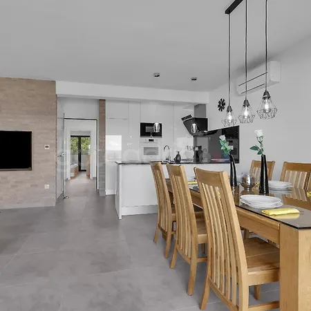 Luxury Lotus - Free Parking Apartament *