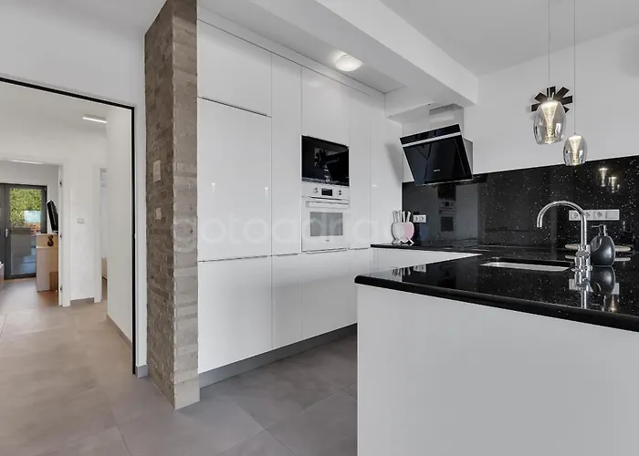 Luxury Lotus - Free Parking