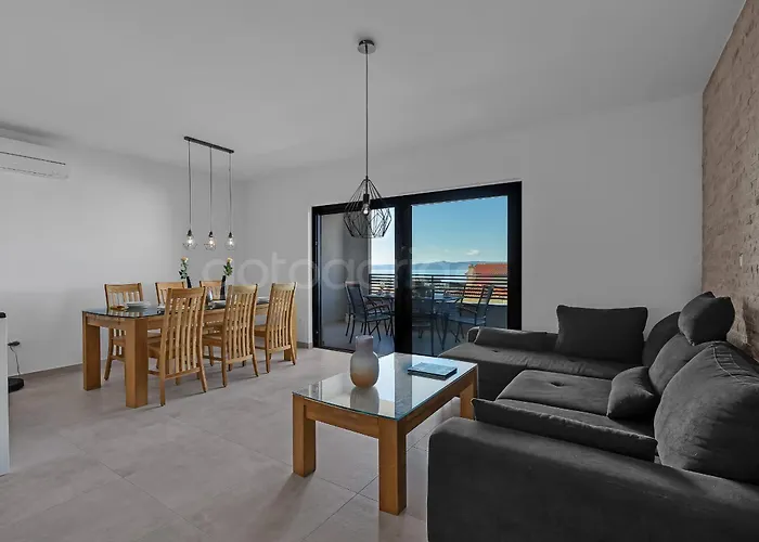 Luxury Lotus - Free Parking Apartment