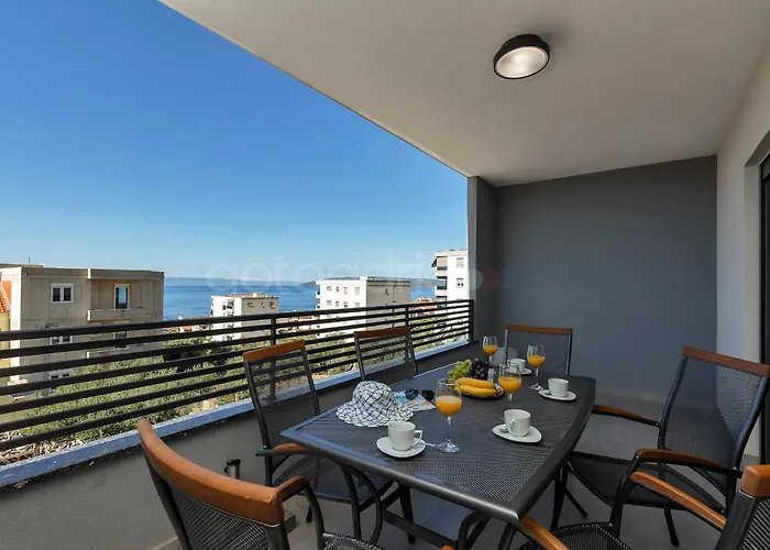 Luxury Lotus - Free Parking Apartment Makarska