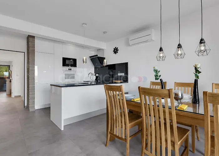 Luxury Lotus - Free Parking *