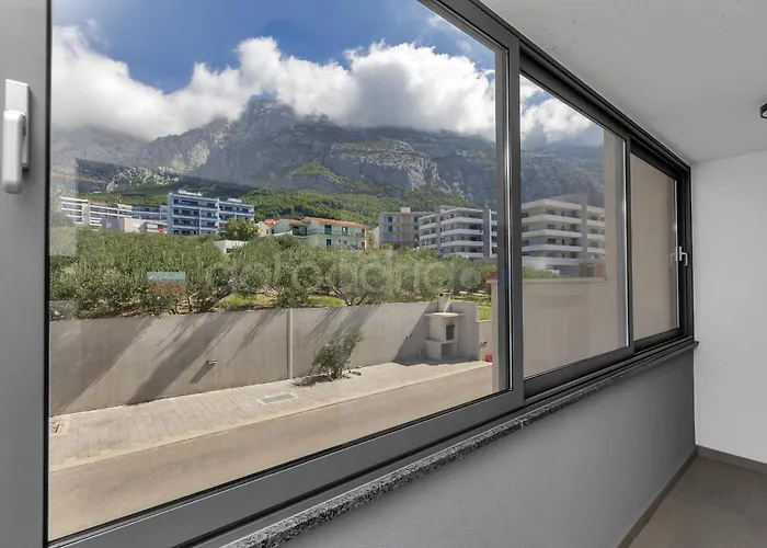Luxury Lotus - Free Parking Apartment Makarska