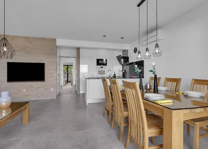 Luxury Lotus - Free Parking Apartment *