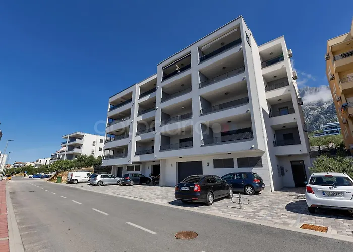 Luxury Lotus - Free Parking Apartment Makarska