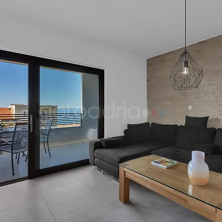 Luxury Lotus - Free Parking